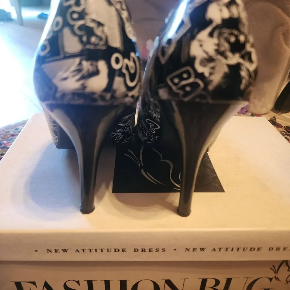 Fashion Bug Comic Book Black & White 